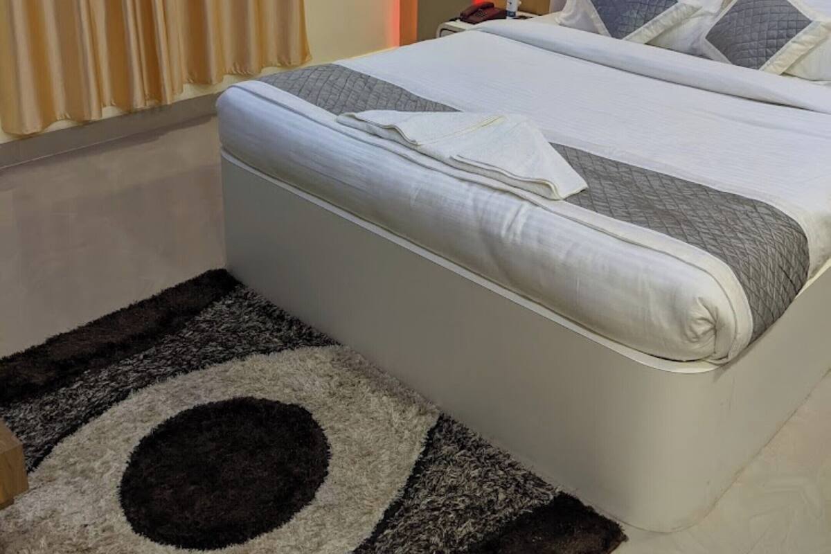 WiFi (free), bed sheets