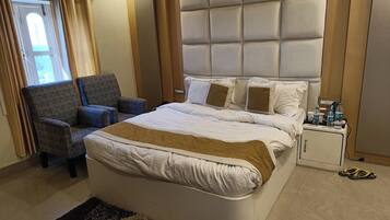 Deluxe Double Room, City View | Free WiFi, bed sheets