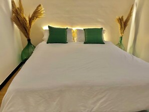 4 bedrooms, iron/ironing board, bed sheets