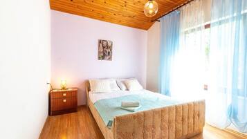 Rumah | 2 kamar tidur dan dilengkapi dengan perabotan berbeda-beda