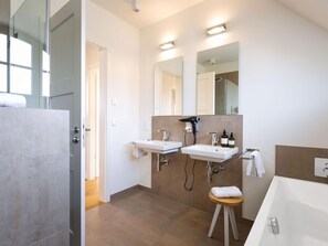 House | Bathroom | Towels - Reetdachhaus in Dranske (Dranske)