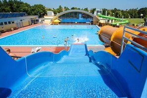 A swimming pool with a water slide and a large water pump. - Holiday Home in Ustronie Morskie Near Beach (Ustronie Morskie)