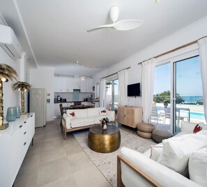 House | Living room - Tasteful Holiday Home With Private Pool (Vila do Bispo)