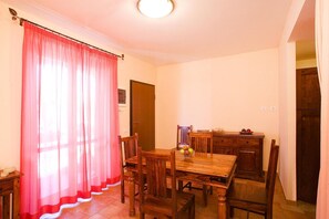 Apartment | Dining