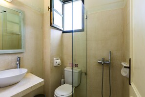 Villa | Badkamer | Een haardroger