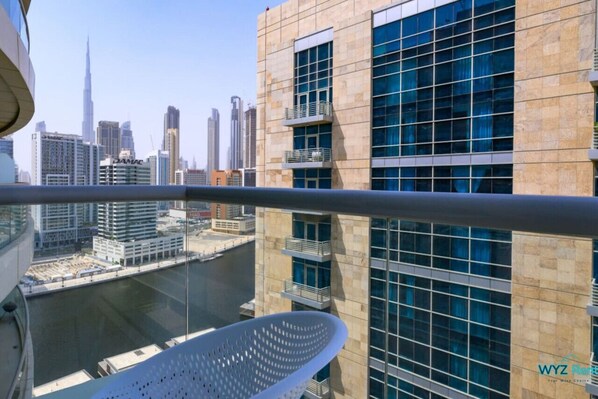 Property grounds - Lovely 1BR in Scala Tower with Canal & Burj View (Dubai)
