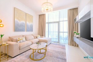 TV - Lovely 1BR in Scala Tower with Canal & Burj View (Dubai)