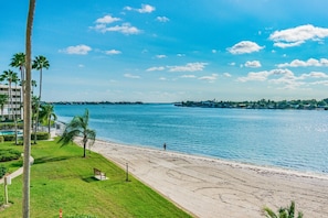 On the beach - Bahia Vista 'Sunset Dreams' (St. Petersburg)