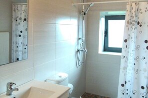 Apartment | Bathroom - Cozy Studio With sea View, Santo Amaro (Sao Roque do Pico)