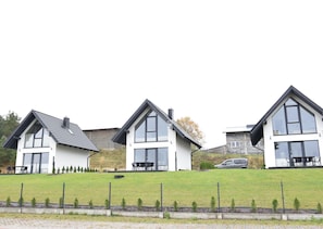 House | Exterior - Cottage by Kiedrowickie Lake With Boat Access (Lipnica)