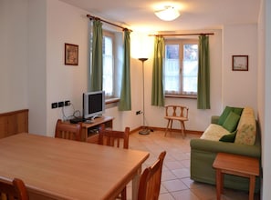 Apartment | Dining