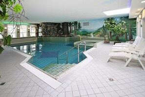 House | Pool | Outdoor pool - Ferienhauser im Tannenpark, Tanne (Oberharz am Brocken)