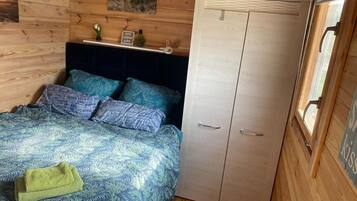 House | 2 bedrooms, individually furnished, bed sheets