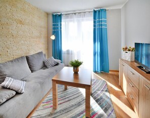 Apartment | Living room - 2-room Holiday Apartment Close to the Beach (Kołobrzeg)