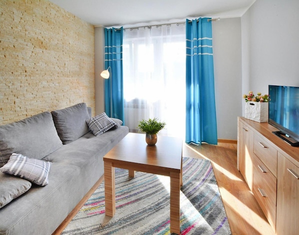 Apartment | Living room - 2-room Holiday Apartment Close to the Beach (Kołobrzeg)