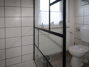 Apartment | Bathroom - Ferienwohnung Nahe Nordsee Wattwanderung (Berumbur)