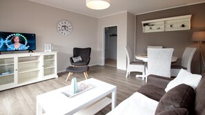 Apartment | Living room - Ferienwohnung Nahe Nordsee Wattwanderung (Berumbur)