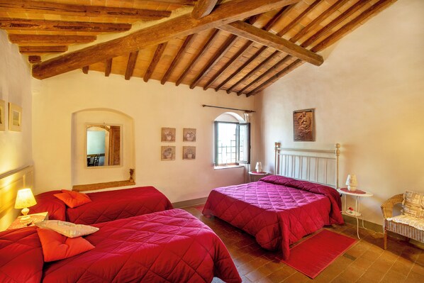 1 غرفة نوم ومكواة/لوح كي وواي فاي مجانًا وملاءات أسرّة