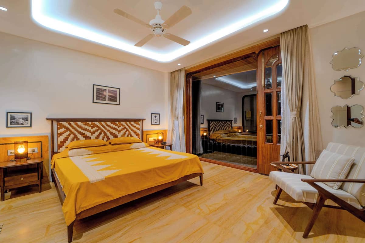 Jaisalmer Room | Down comforters, pillowtop beds, minibar, in-room safe