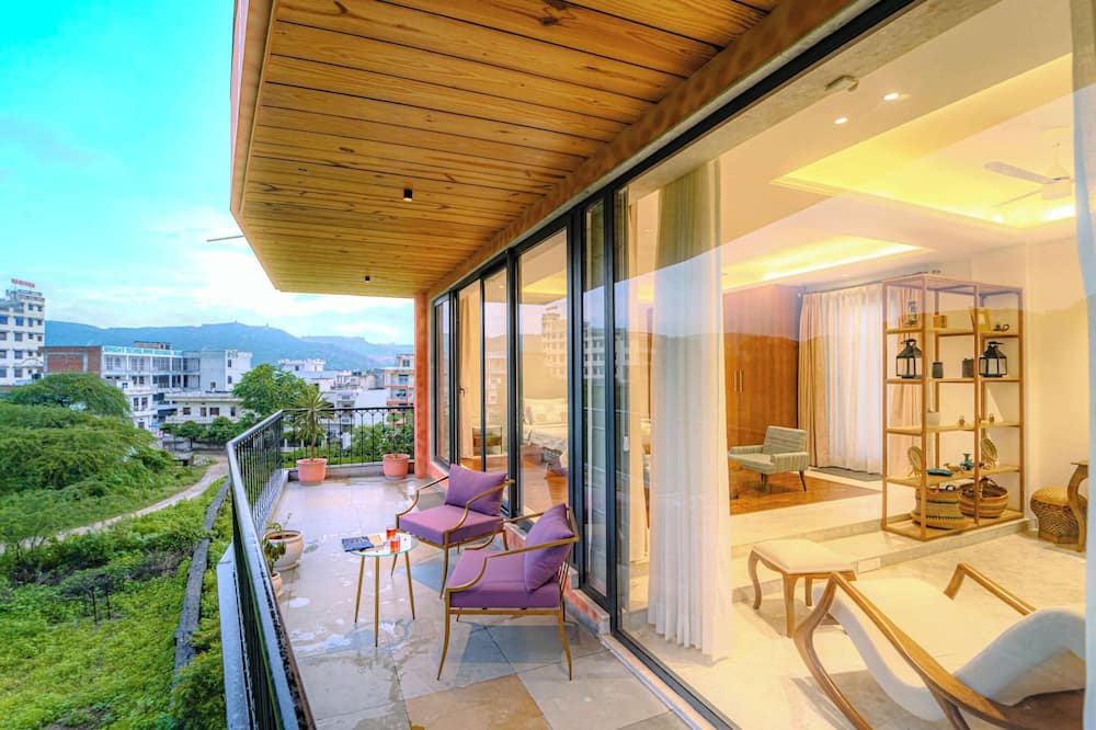 Artisav House