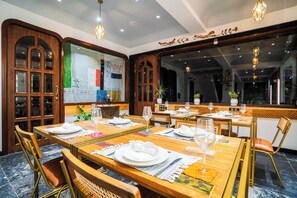Daily continental breakfast for a fee - Artisav House (Amer)