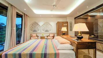 Jaipur Room | Down duvets, pillow-top beds, minibar, in-room safe