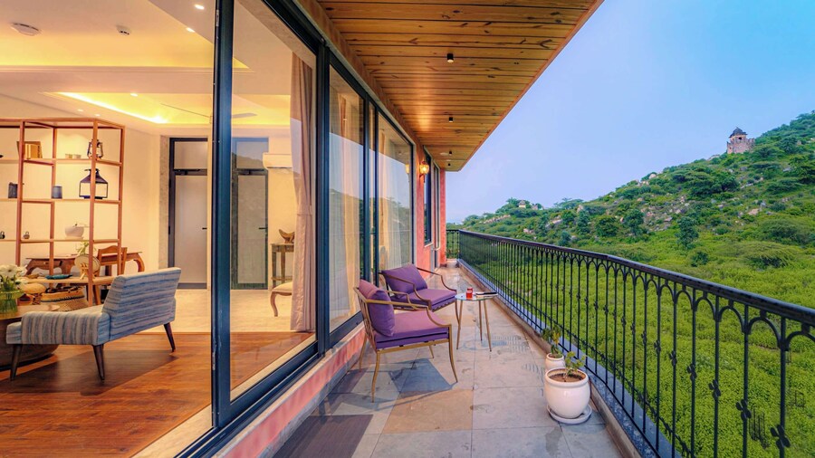 Artisav House