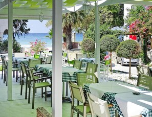 Apartment | Outdoor dining