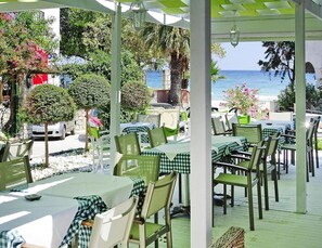 Apartment | Outdoor dining