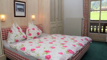 Apartment | 1 bedroom, individually furnished, bed sheets