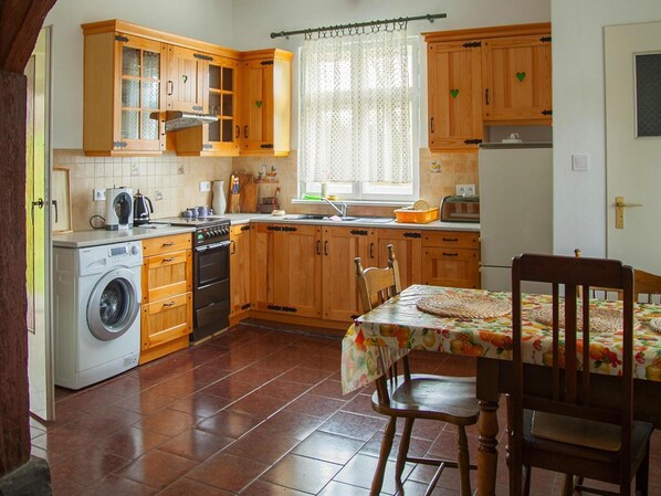 Talo | Yksityinen keittiö | Vedenkeitin, syöttötuoli