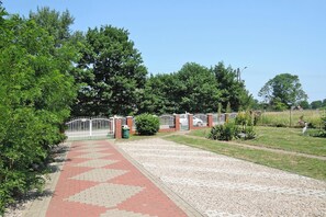 House | Garden - Holiday Home in Nowe Warpno (Nowe Warpno)