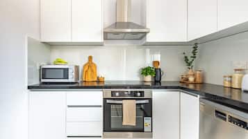 Apartment, 2 Bedrooms, Balcony, City View | Interior