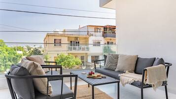 Apartment, 2 Bedrooms, Balcony, City View | Living area