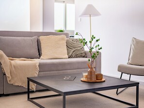 Apartment, 1 Bedroom, Balcony, City View | Living area