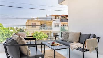 apartman, 2 hálószobával, erkély, kilátással a városra | Nappalirész