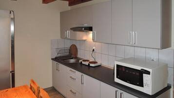 House | Private kitchen | Electric kettle, highchair