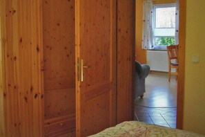 Nhà | 2 phòng ngủ, trang bị nội thất với thiết kế riêng biệt, bộ trải giường