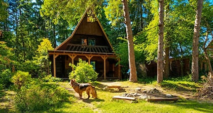 Great Holiday Home in the Middle of Nature and Right on the Lake, Natac Wielka