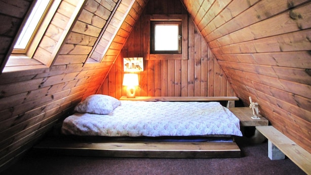 A small, cozy attic bedroom with a single bed, a nightstand, and a window. - Great Holiday Home in the Middle of Nature and Right on the Lake, Natac Wielka (Nidzica)