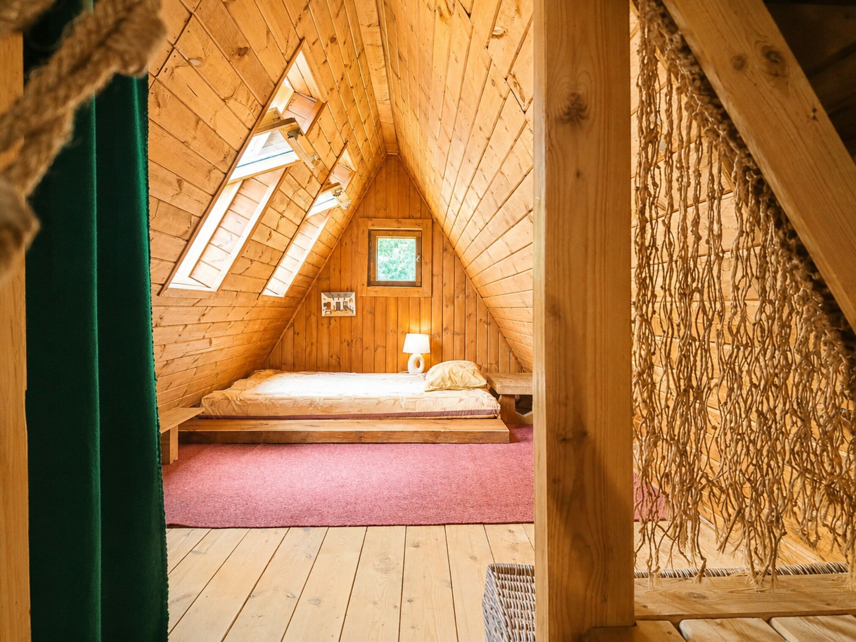 House | 3 bedrooms, individually furnished, bed sheets