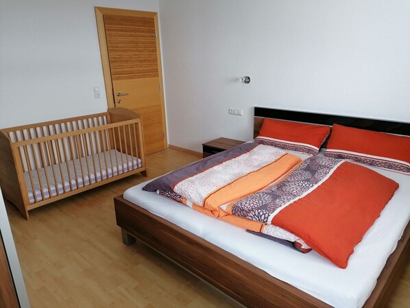 3 bedrooms, individually furnished, bed sheets - Holiday on an Organic Farm in Hart im Zillertal (Hart im Zillertal)