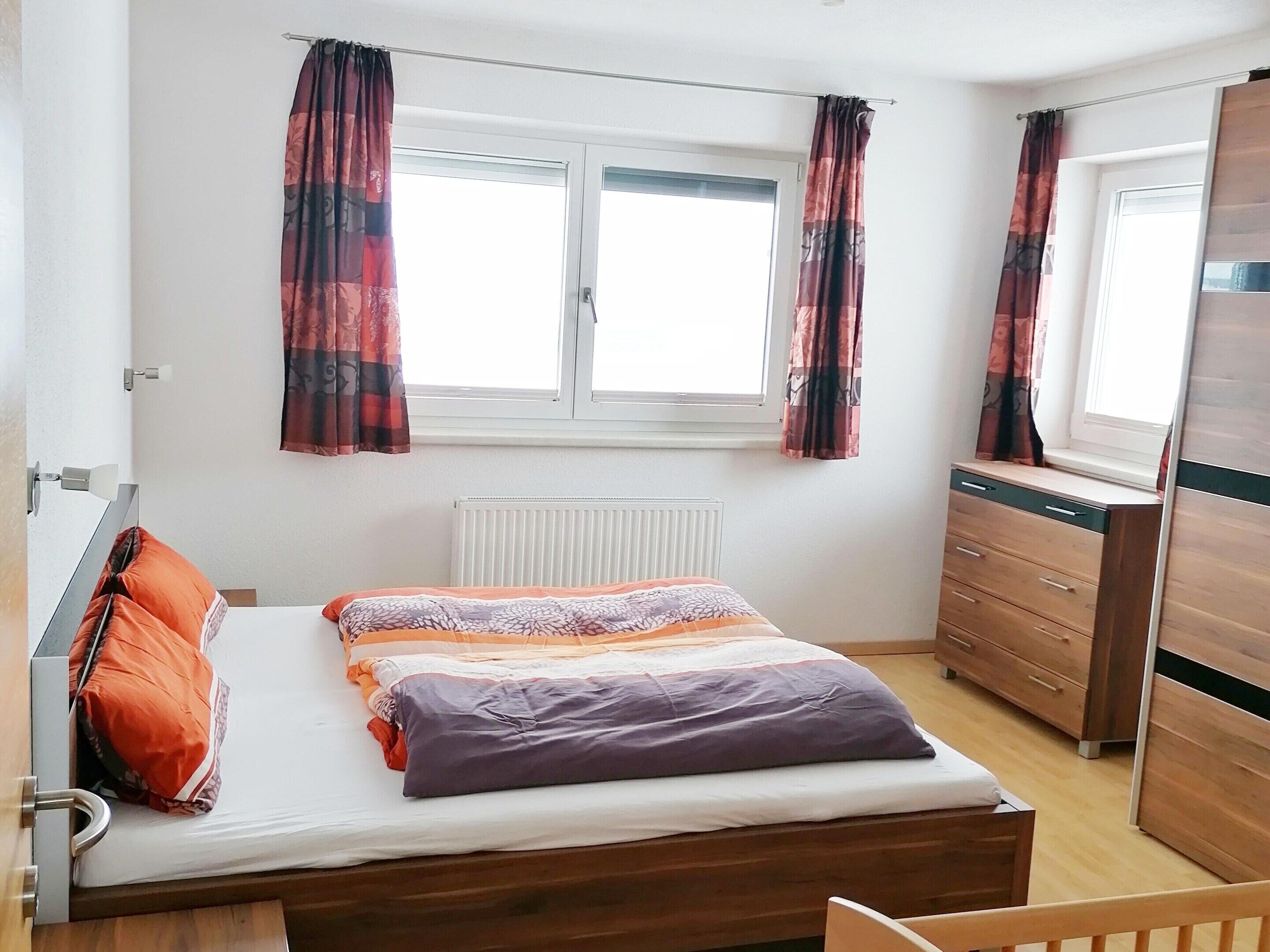 House | 3 bedrooms, individually furnished, bed sheets
