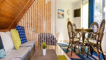 Apartemen | 2 kamar tidur dan dilengkapi dengan perabotan berbeda-beda