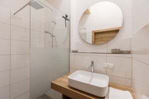 Shower, towels