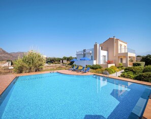 LĂ€genhet | Pool | Utomhuspool