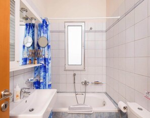 Apartment | Bathroom - Saltwater Pool Apartment in Chania (Chania)