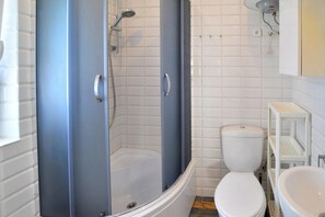 House | Bathroom - Comfortable Holiday Homes With a Large Garden (Postomino)