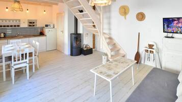 House | Private kitchen | Electric kettle, toaster, high chair