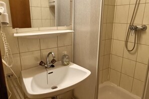 Apartment | Bathroom